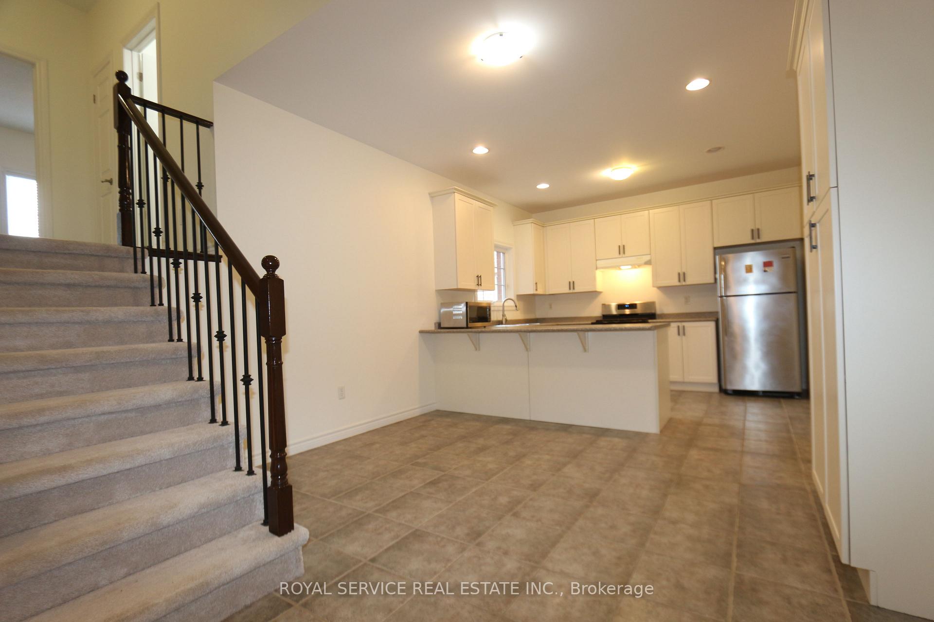 Photo 11 of 10 Don Morris Court, Clarington, Bowmanville — HOMEH