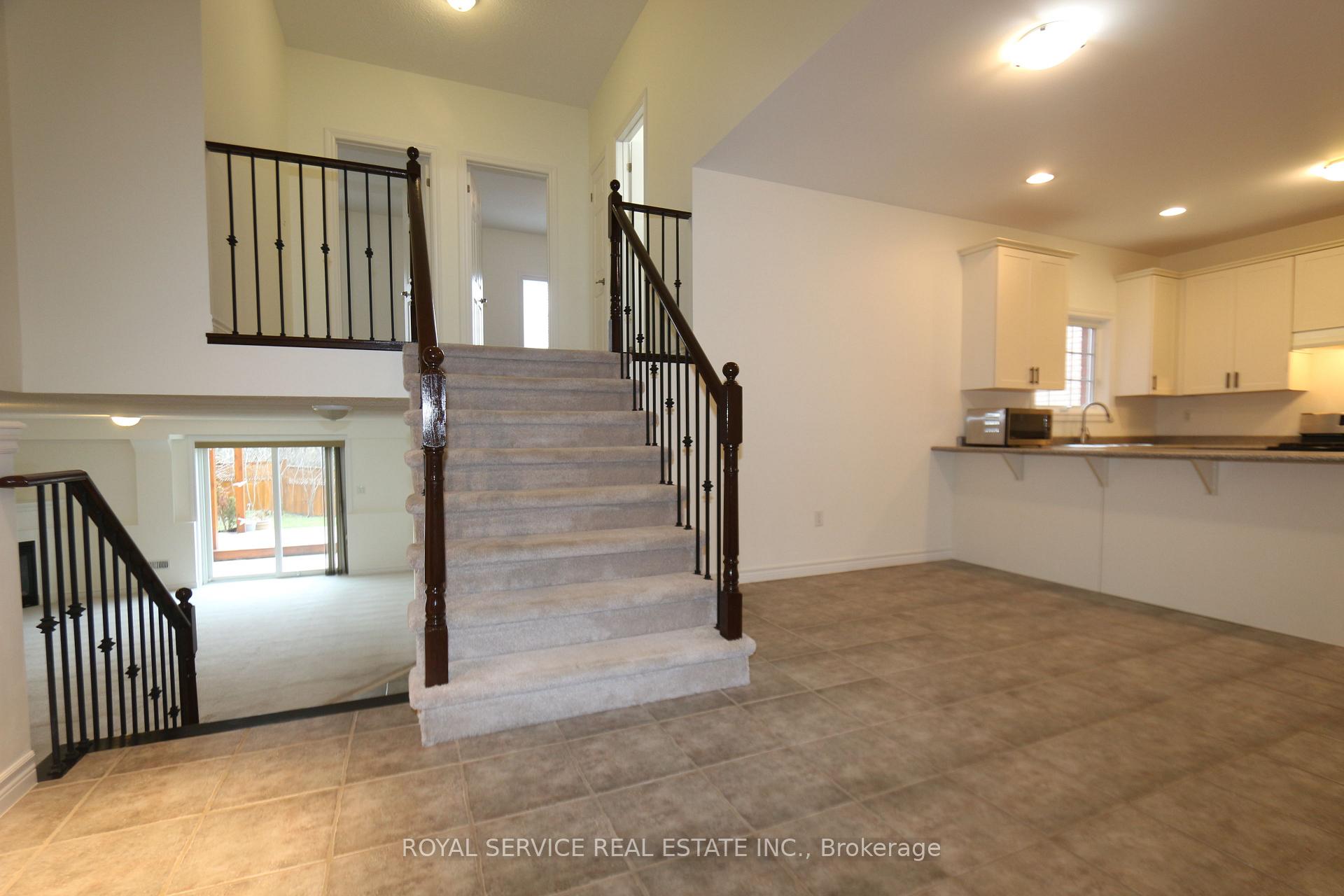 Photo 18 of 10 Don Morris Court, Clarington, Bowmanville — HOMEH