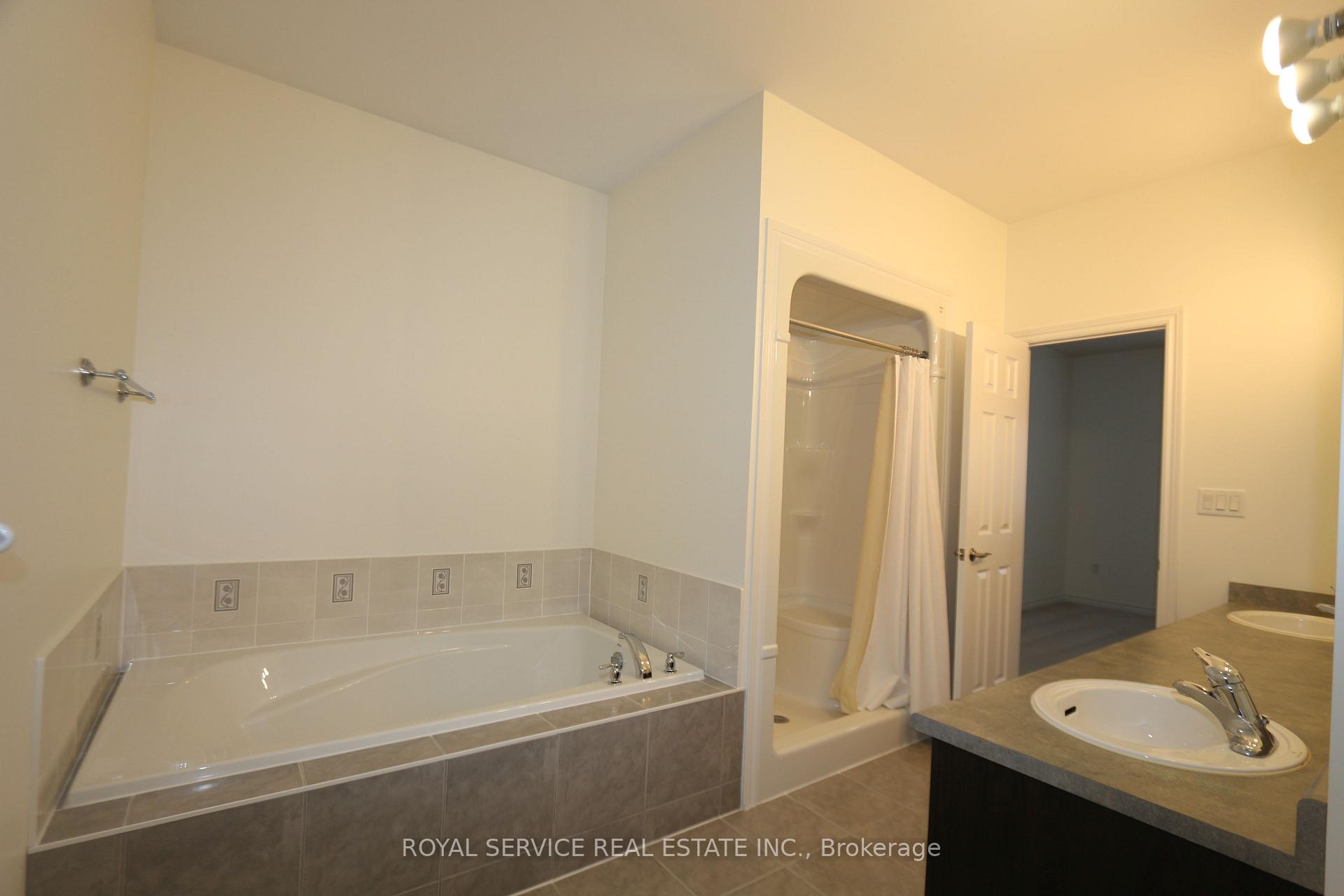 Photo 27 of 10 Don Morris Court, Clarington, Bowmanville — HOMEH