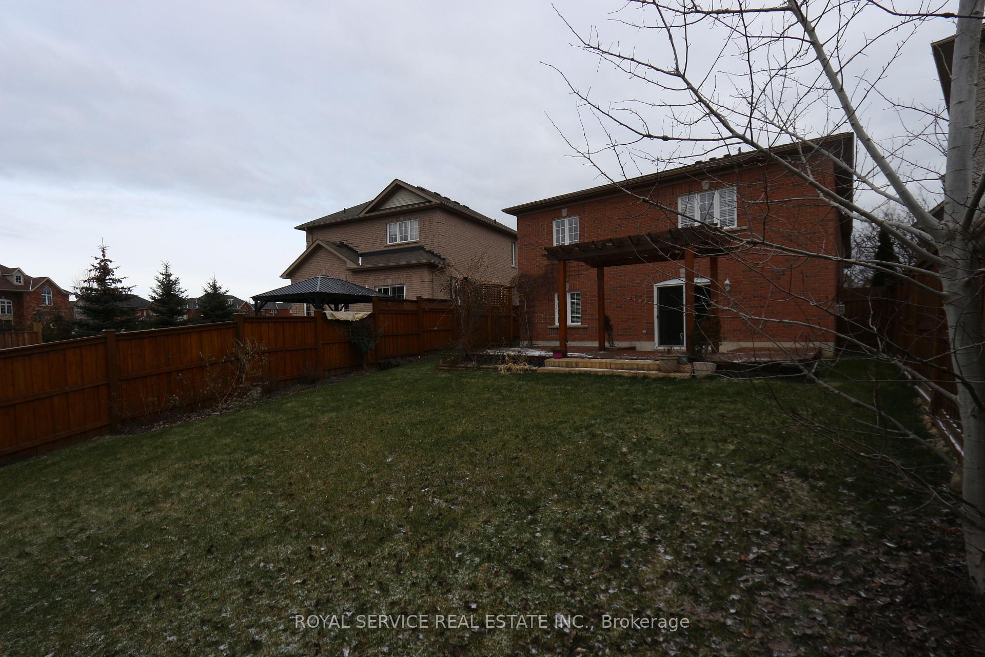 Photo 38 of 10 Don Morris Court, Clarington, Bowmanville — HOMEH
