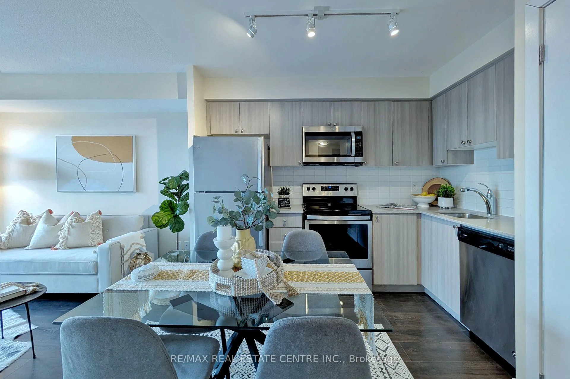 Photo 2 of Unit 2010, 1255 Bayly Street, Pickering, Bay Ridges — HOMEH