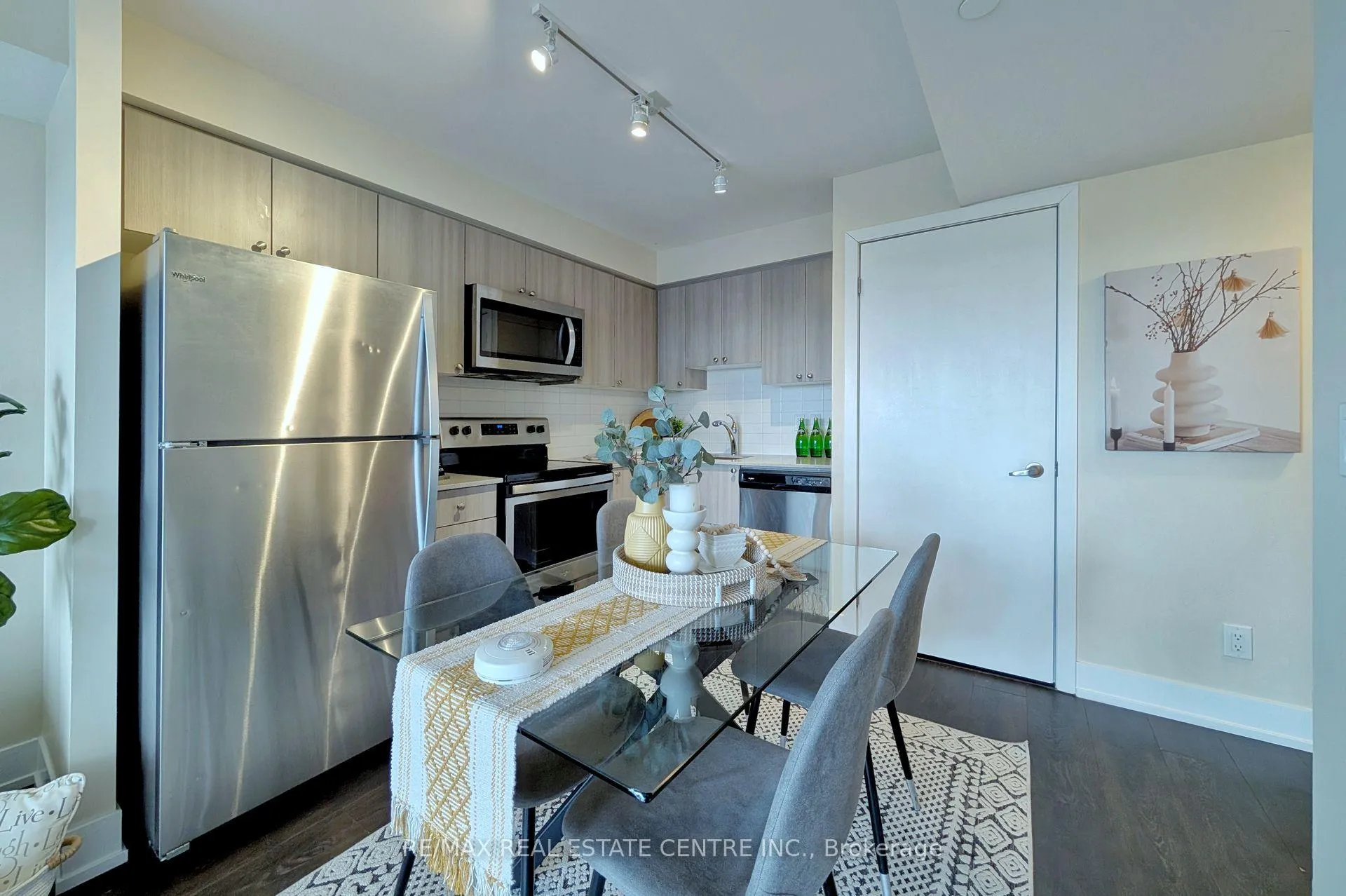 Photo 4 of Unit 2010, 1255 Bayly Street, Pickering, Bay Ridges — HOMEH
