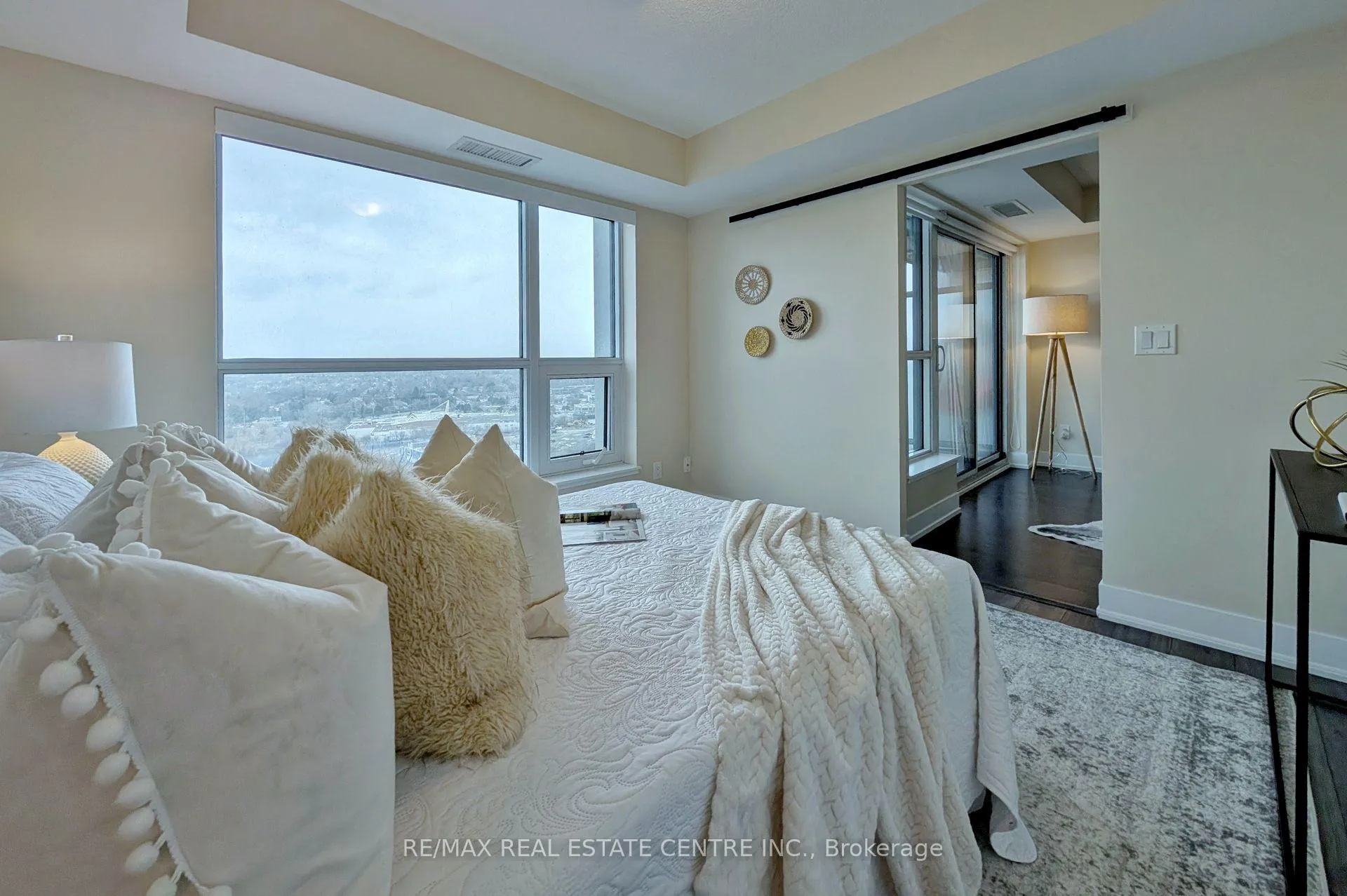 Photo 6 of Unit 2010, 1255 Bayly Street, Pickering, Bay Ridges — HOMEH