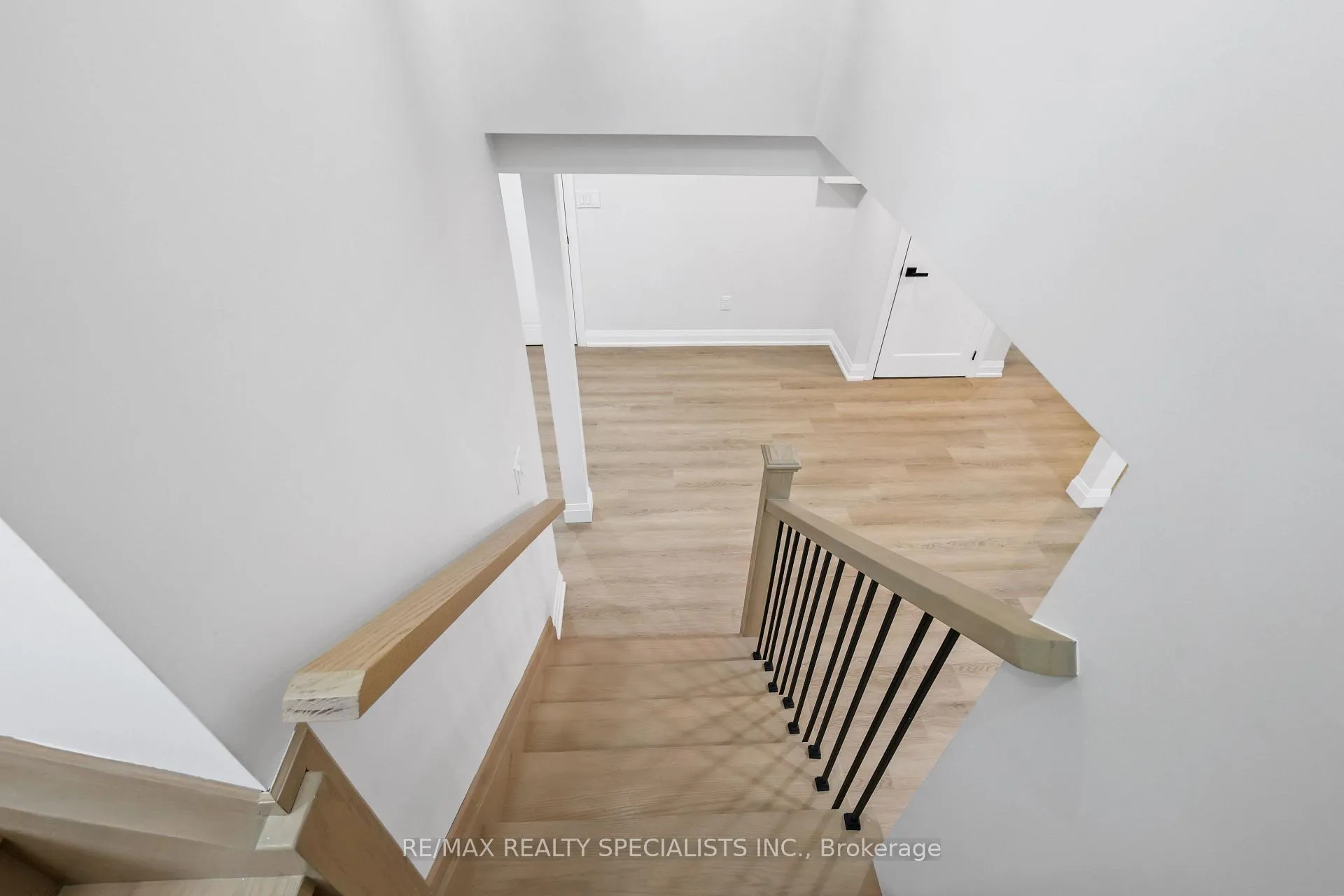 Photo 5 of 26 Ortona Drive, Brampton, Fletcher's Creek South — HOMEH