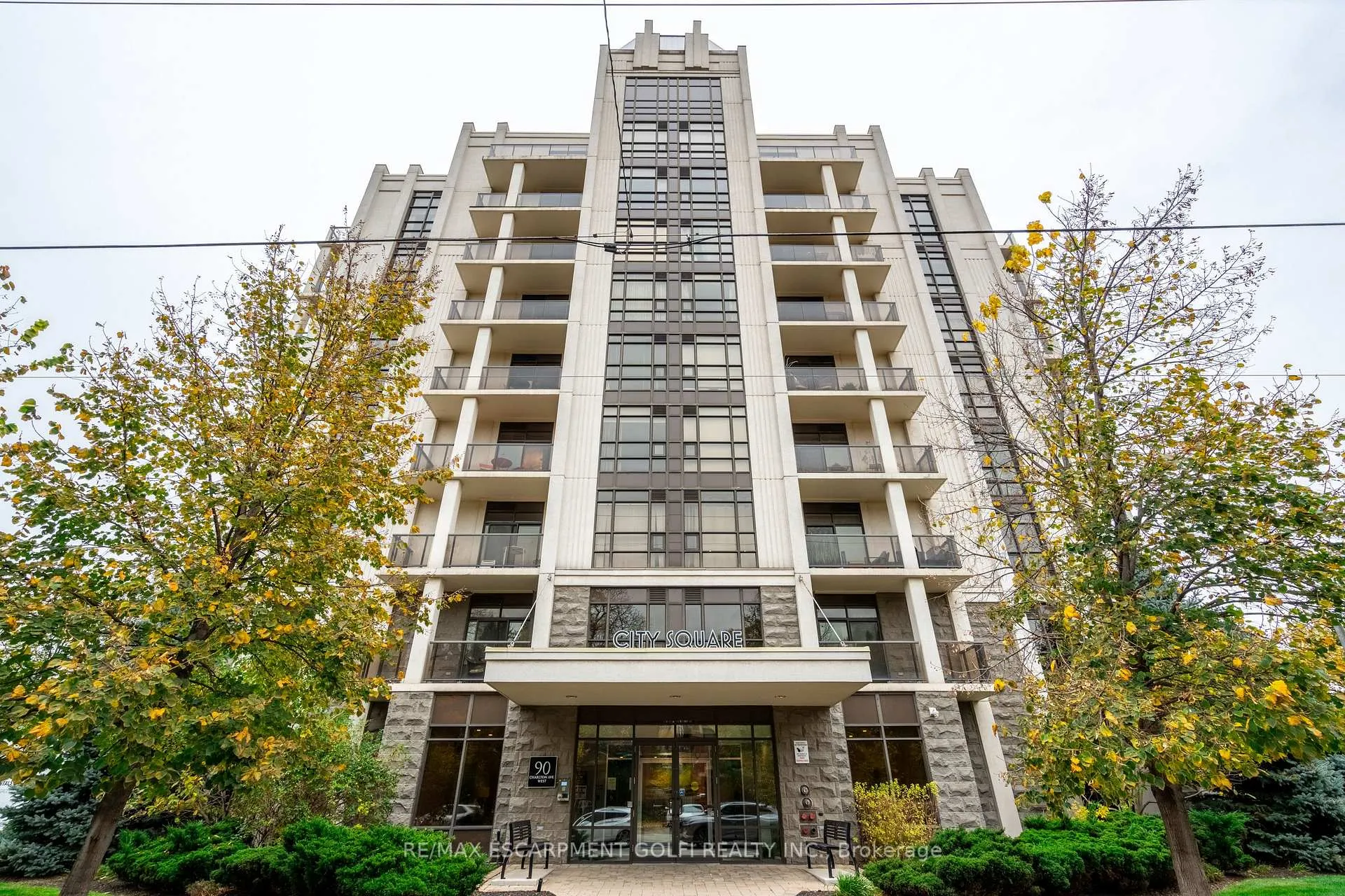 Front of Unit 806, 90 Charlton Avenue W
