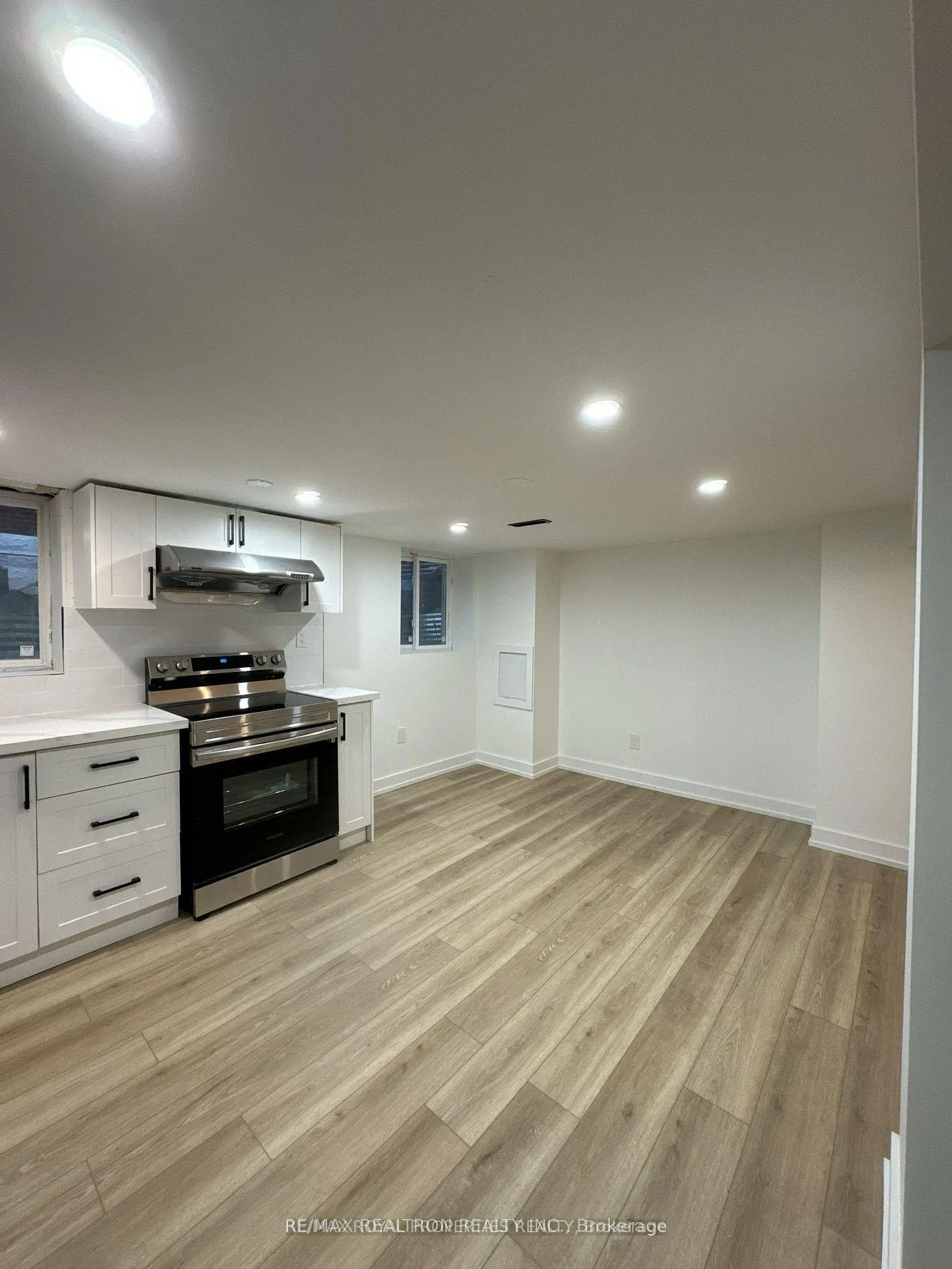 Photo 2 of 293 E 17th Street, Hamilton, Hill Park — HOMEH