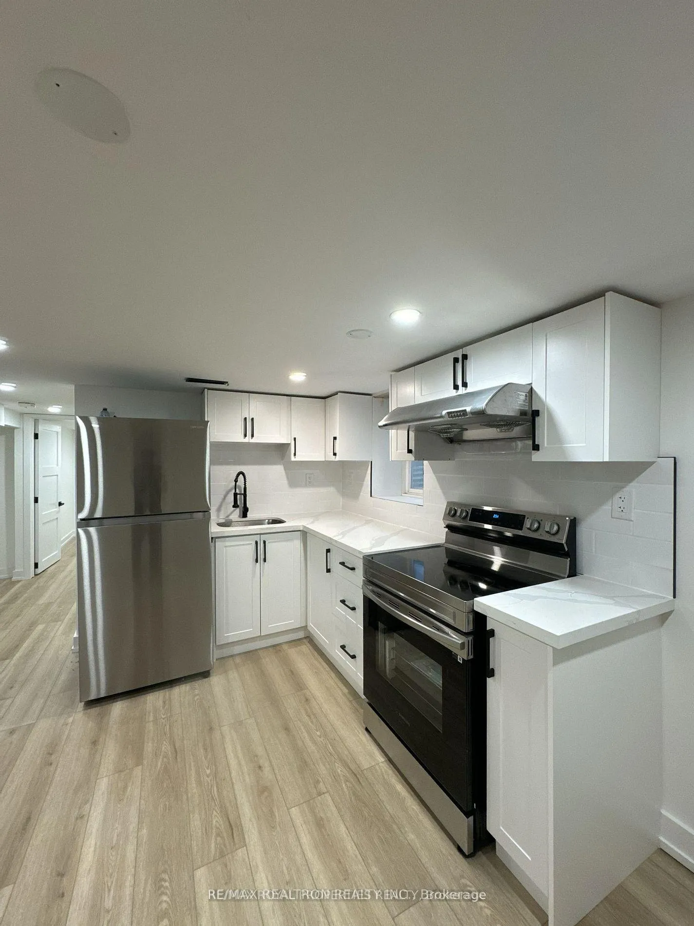 Photo 3 of 293 E 17th Street, Hamilton, Hill Park — HOMEH