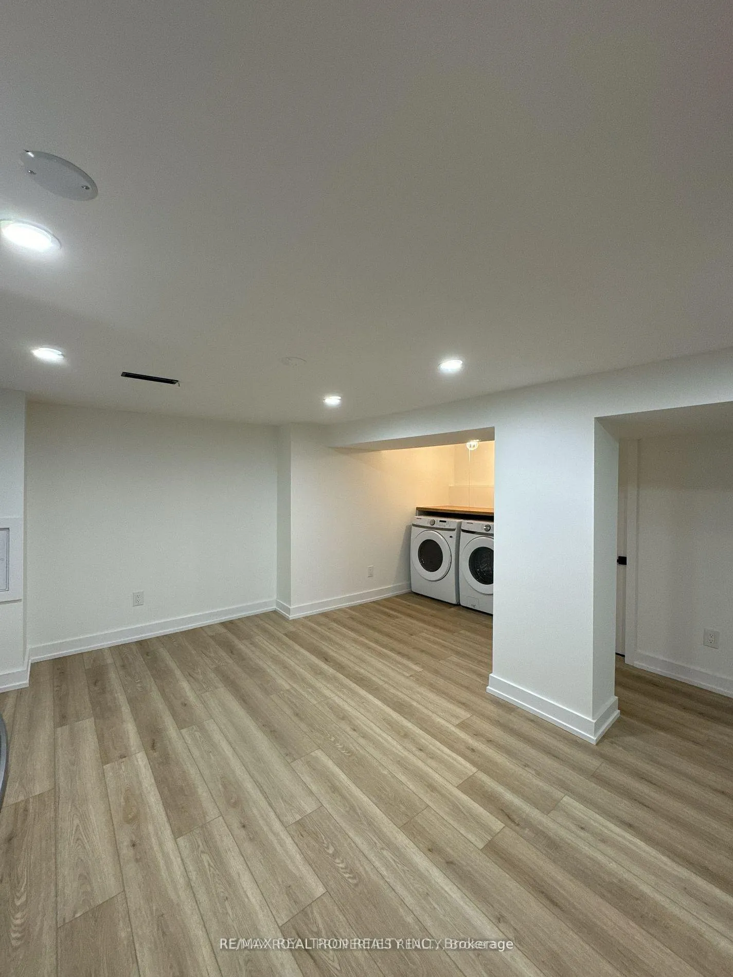 Photo 5 of 293 E 17th Street, Hamilton, Hill Park — HOMEH