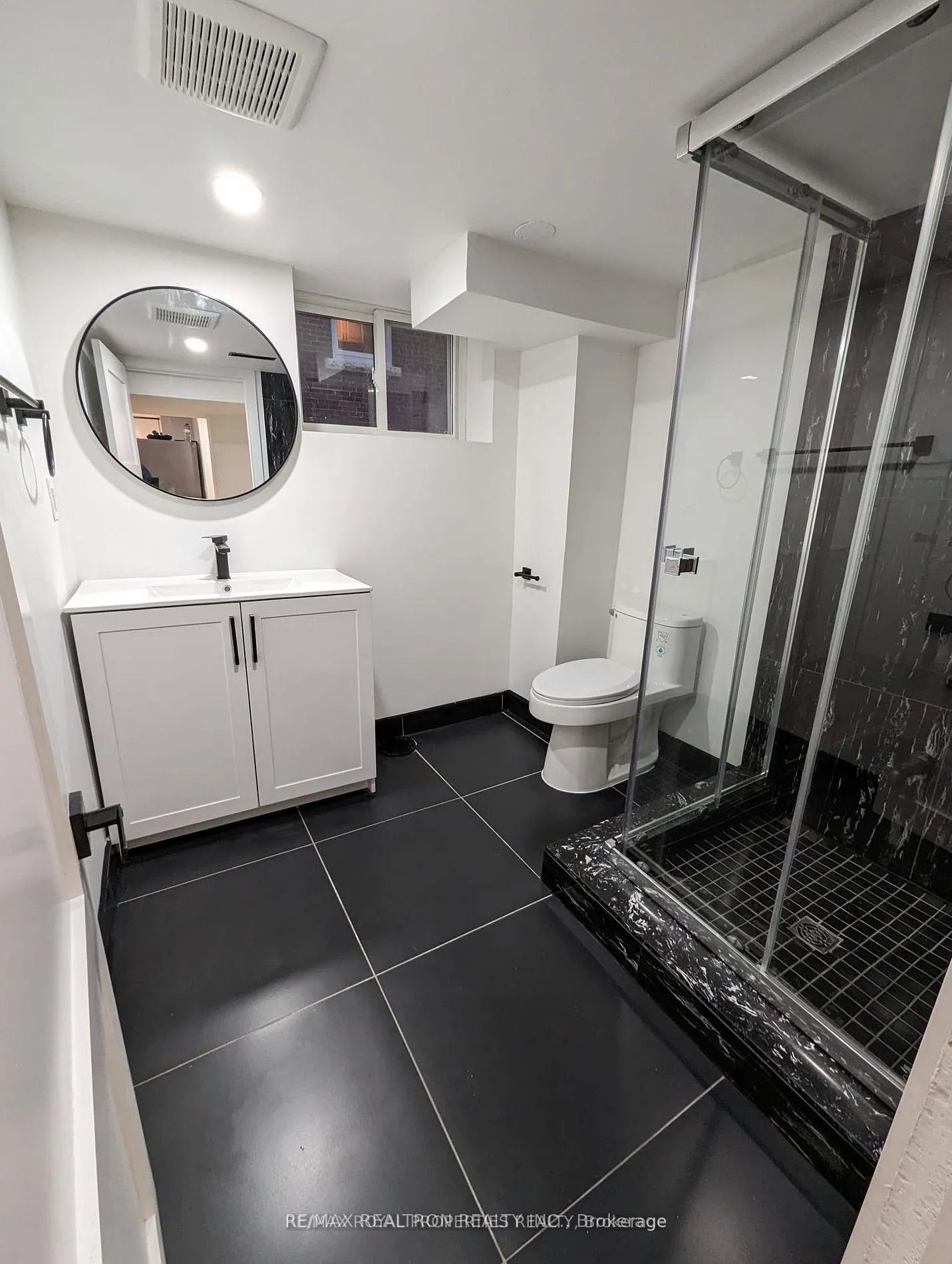 Photo 7 of 293 E 17th Street, Hamilton, Hill Park — HOMEH