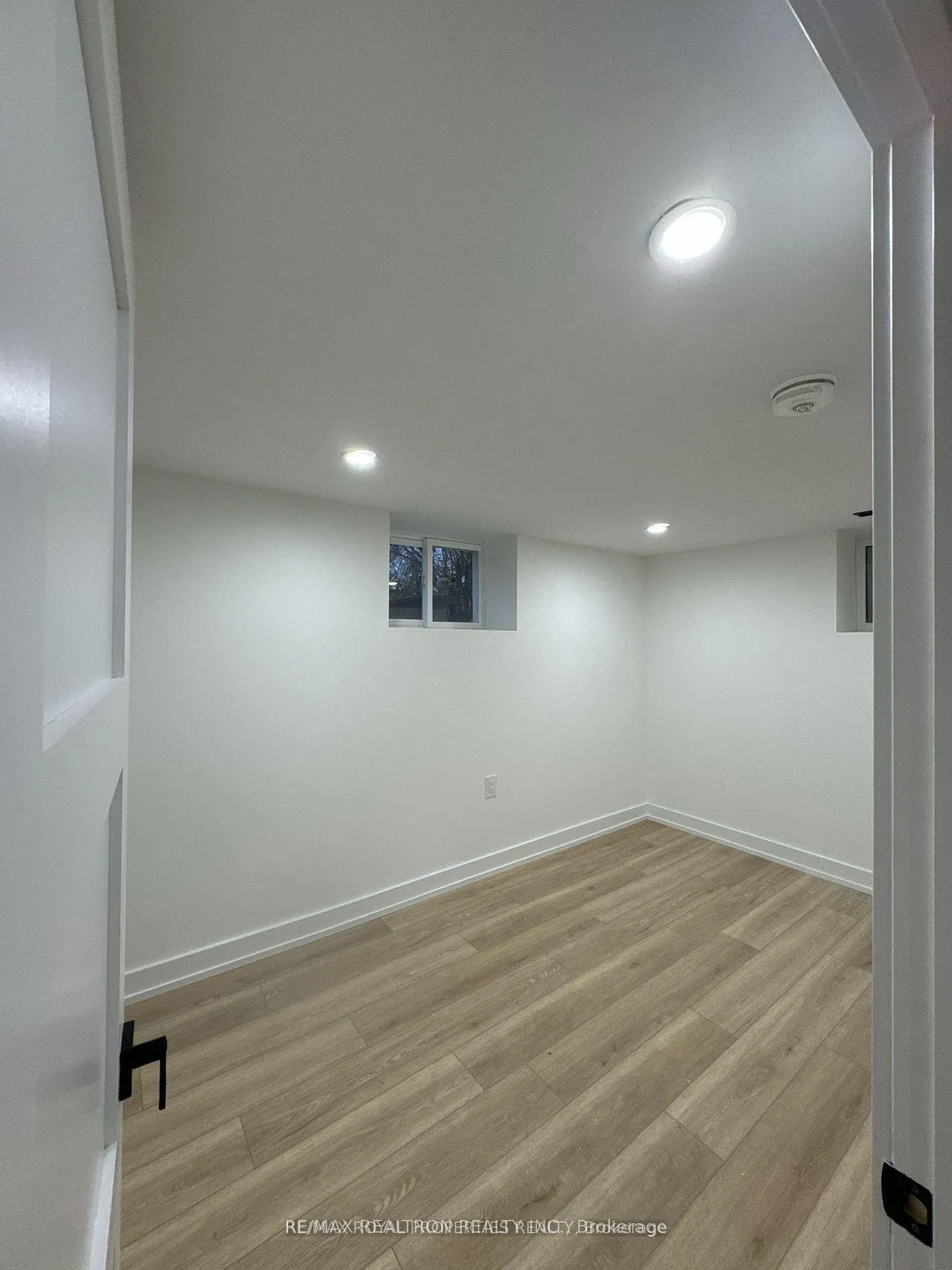 Photo 8 of 293 E 17th Street, Hamilton, Hill Park — HOMEH