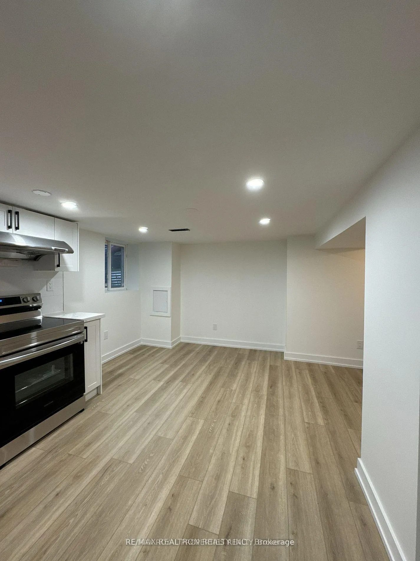 Photo 11 of 293 E 17th Street, Hamilton, Hill Park — HOMEH