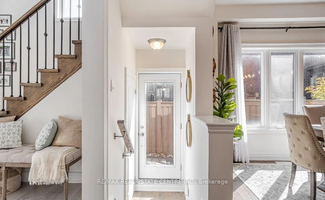 Photo 4 of 17 Prairie Creek Crescent, Brampton, Bram West — HOMEH