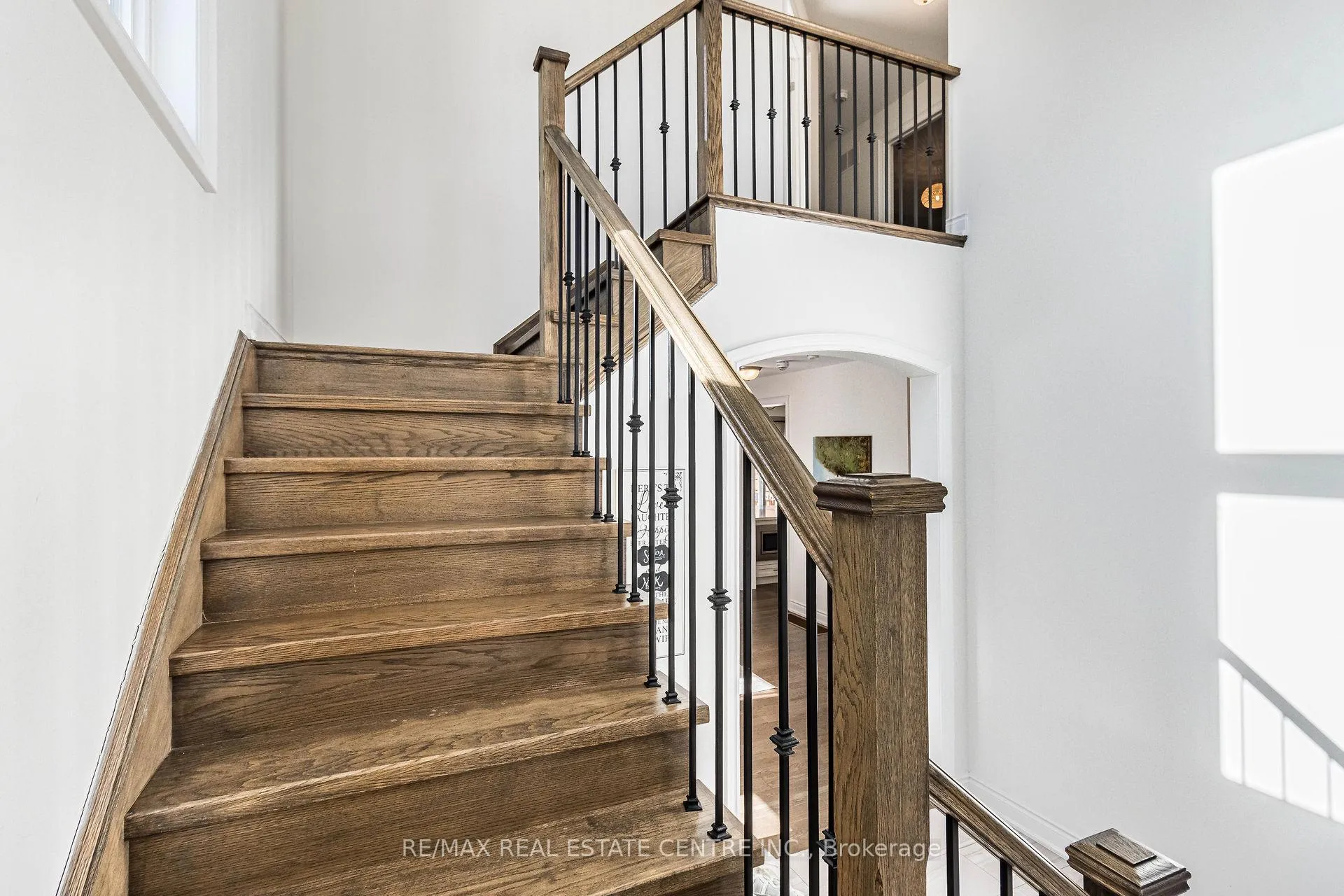 Photo 14 of 17 Prairie Creek Crescent, Brampton, Bram West — HOMEH