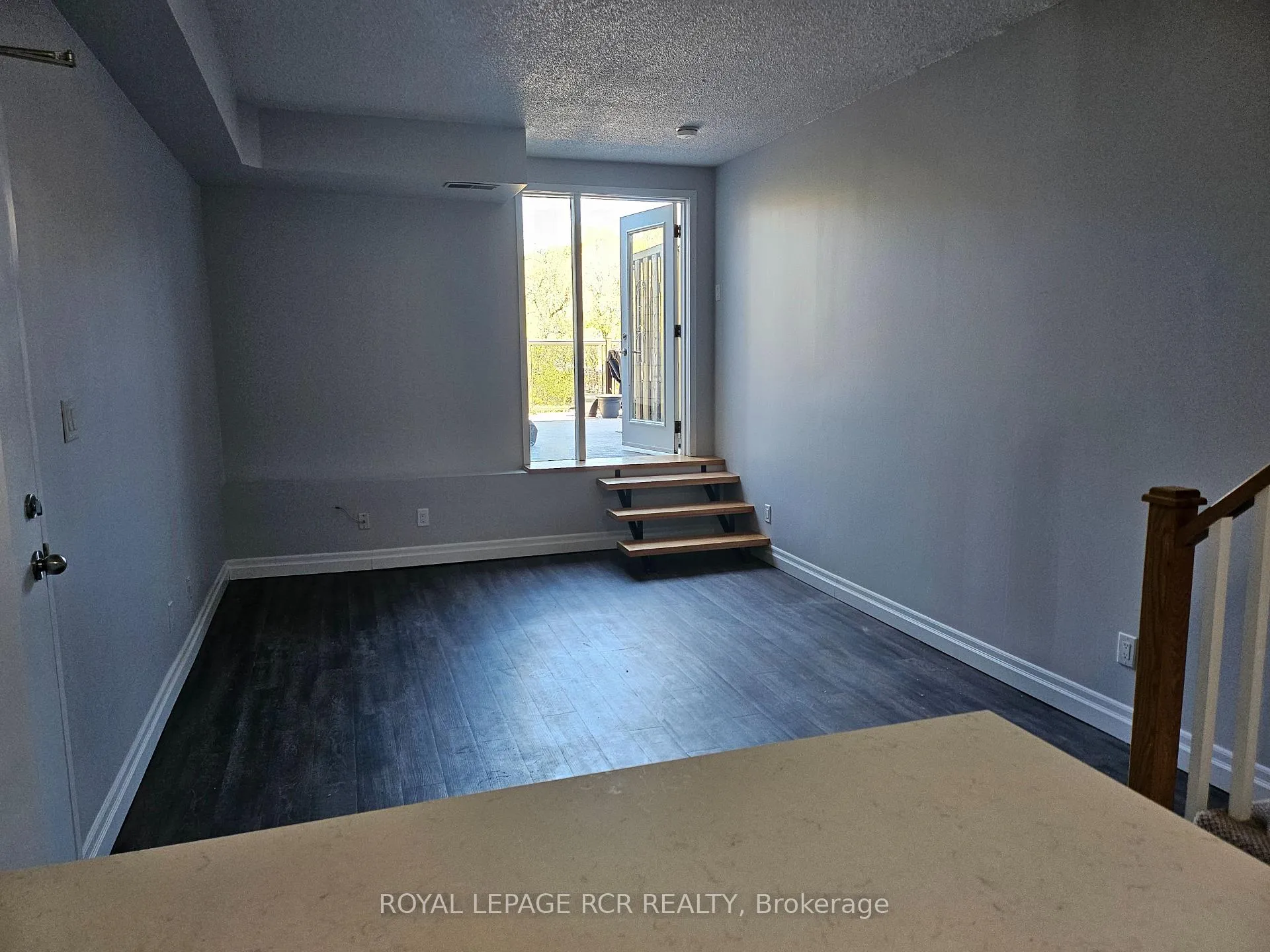 Photo 3 of Unit 6, 56 Queen Street N, Caledon, Bolton North — HOMEH