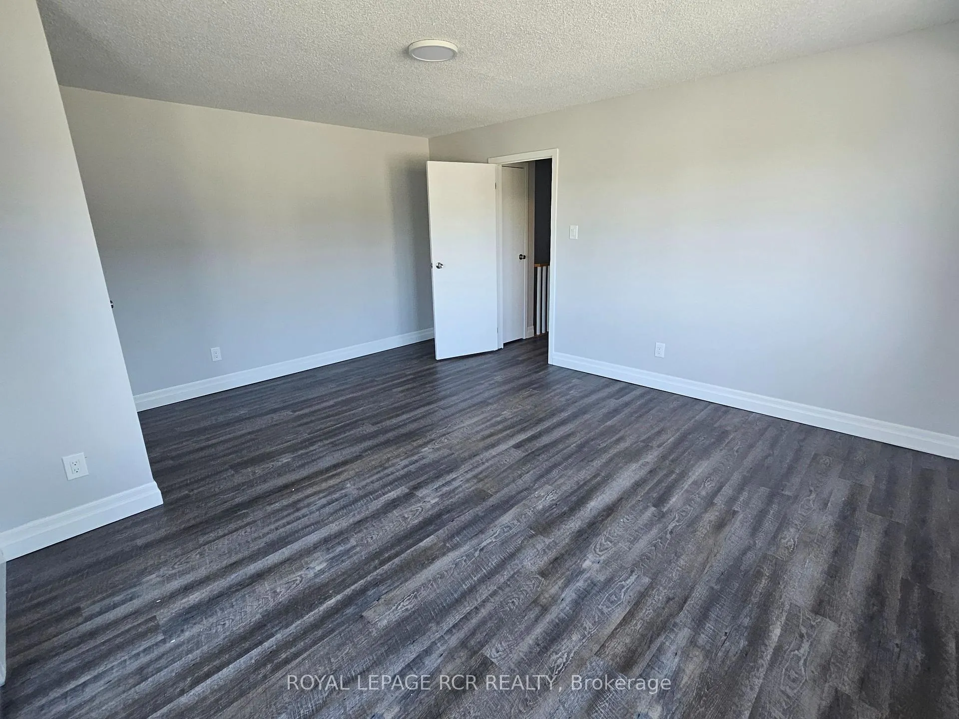 Photo 5 of Unit 6, 56 Queen Street N, Caledon, Bolton North — HOMEH