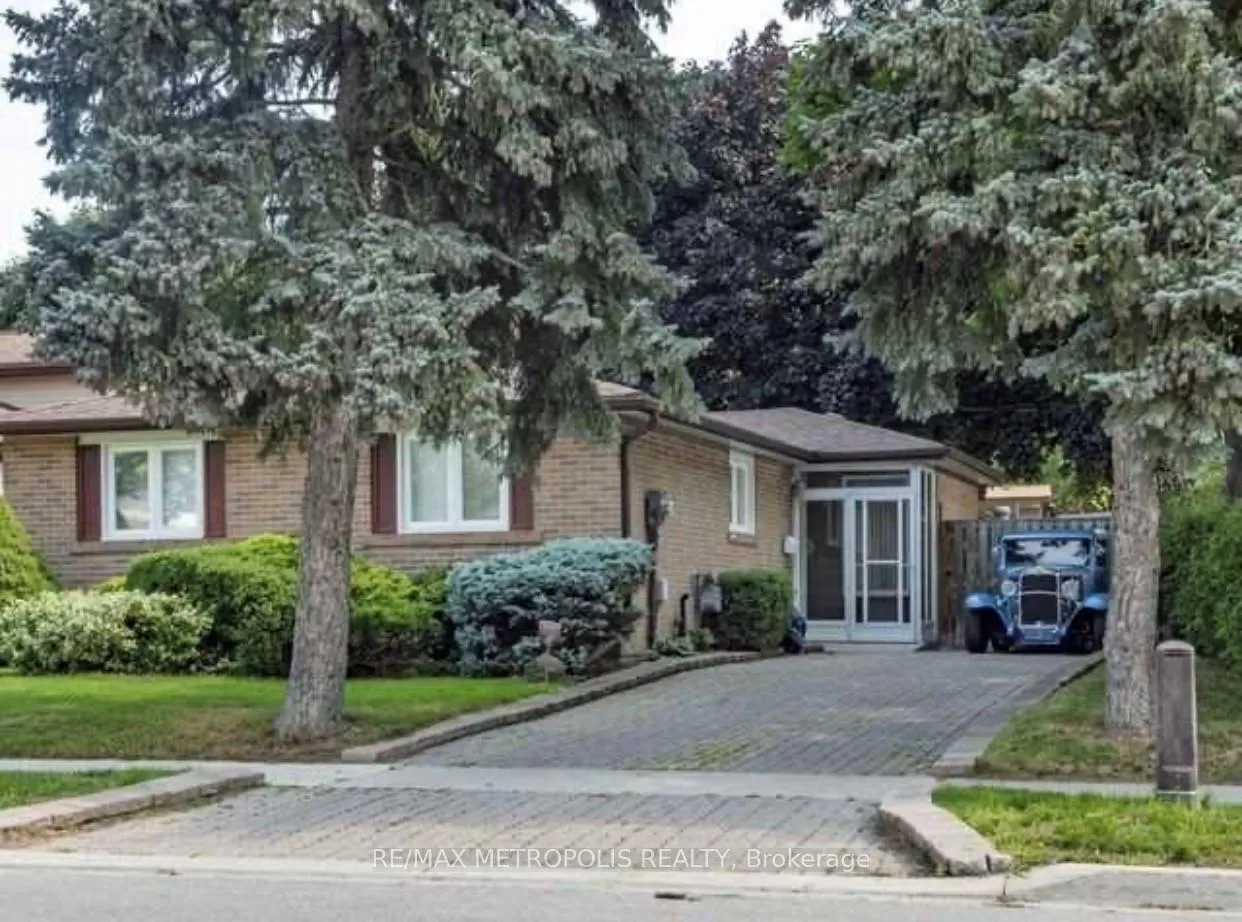 Front of Unit Upper, 6 Madoc Drive