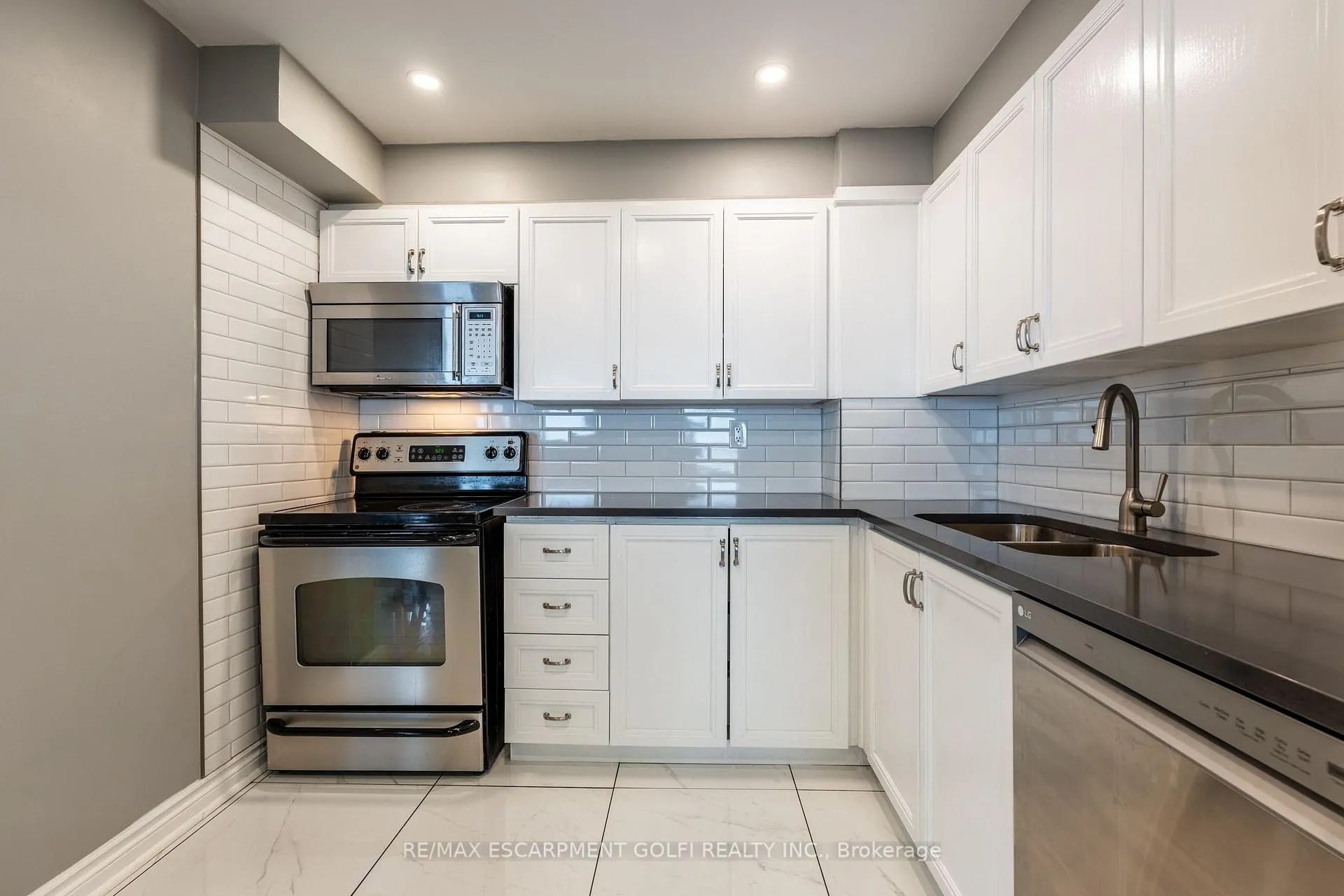 Photo 12 of Unit 1415, 500 Green Road, Hamilton, Stoney Creek — HOMEH