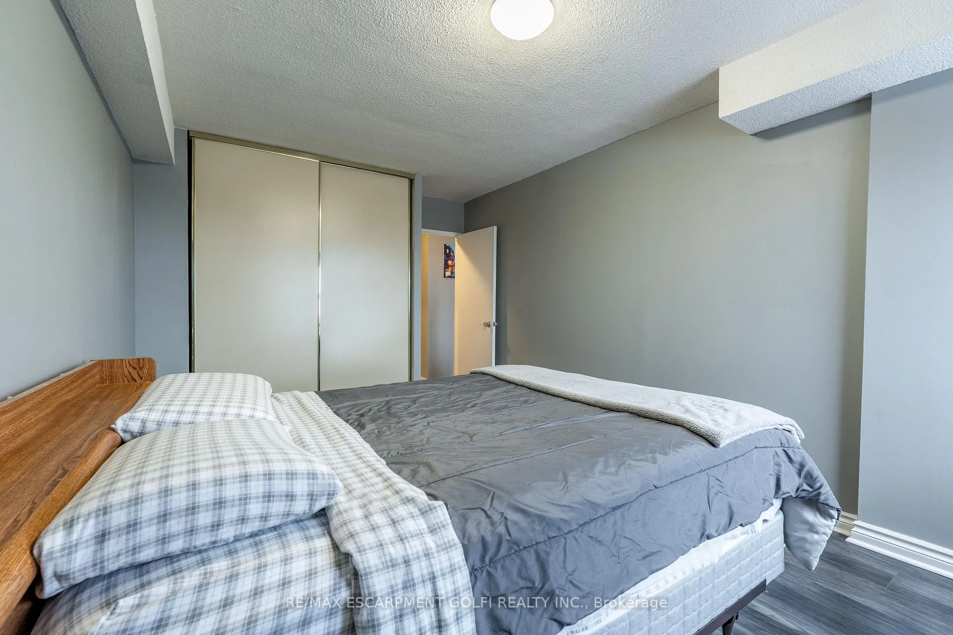 Photo 21 of Unit 1415, 500 Green Road, Hamilton, Stoney Creek — HOMEH