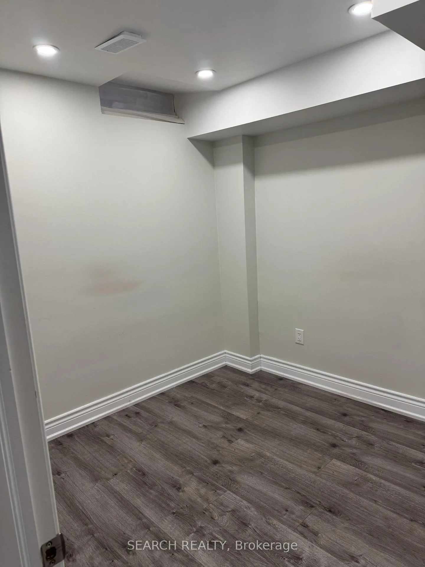 Photo 13 of Unit Basement, 19 Manzanita Crescent, Brampton, Northwest Brampton — HOMEH