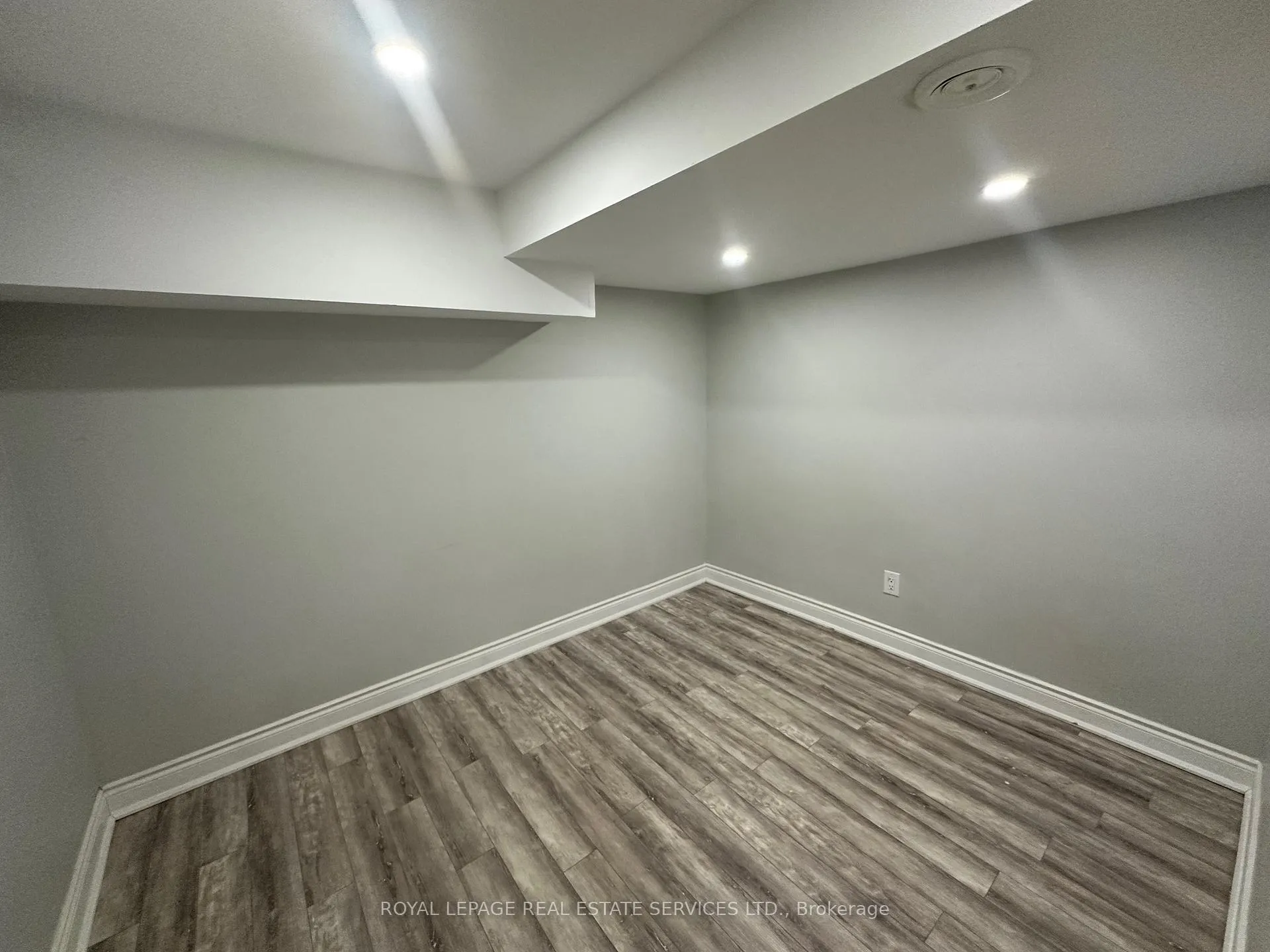 Photo 8 of 66 Roseville Drive, Brampton, Brampton South — HOMEH