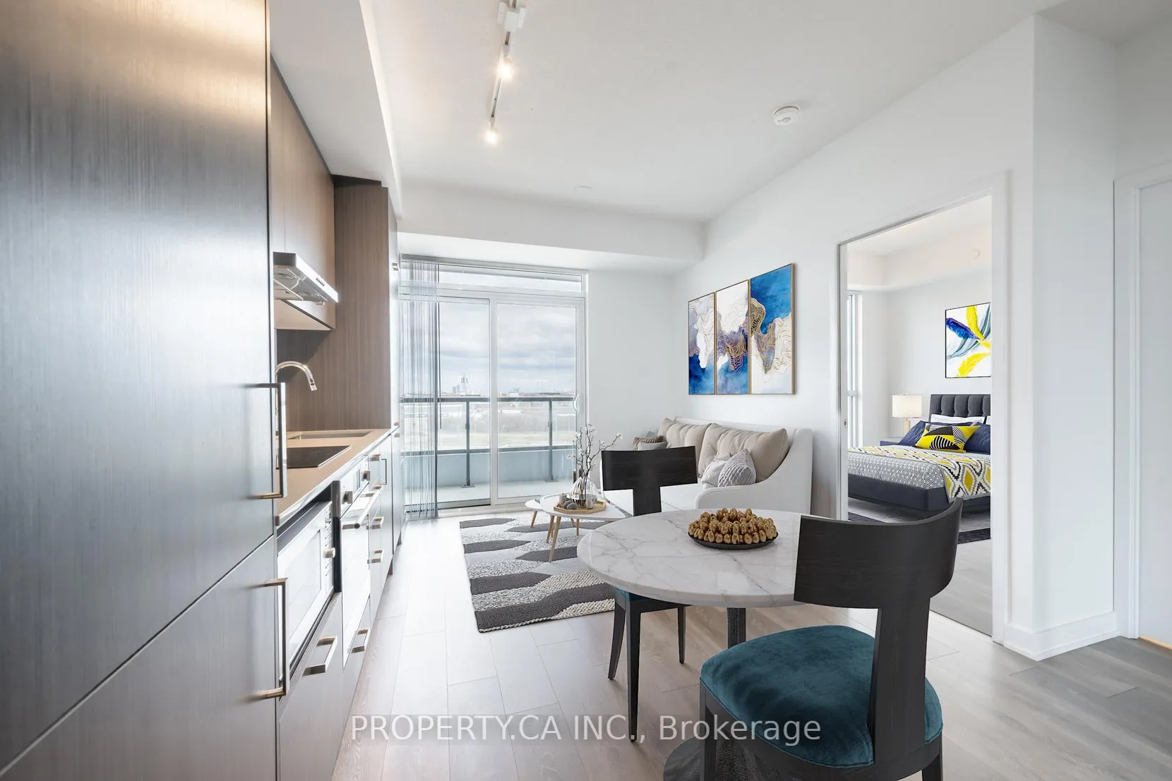 Photo 2 of Unit 818, 60 Honeycrisp Crescent E, Vaughan, Vaughan Corporate Centre — HOMEH