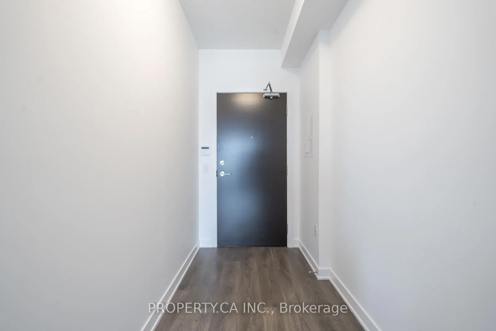 Photo 5 of Unit 818, 60 Honeycrisp Crescent E, Vaughan, Vaughan Corporate Centre — HOMEH
