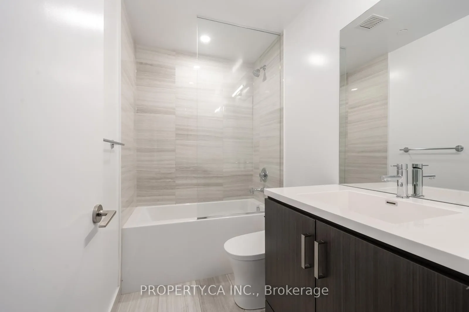 Photo 7 of Unit 818, 60 Honeycrisp Crescent E, Vaughan, Vaughan Corporate Centre — HOMEH