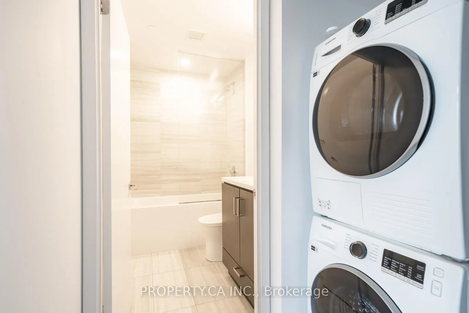 Photo 8 of Unit 818, 60 Honeycrisp Crescent E, Vaughan, Vaughan Corporate Centre — HOMEH