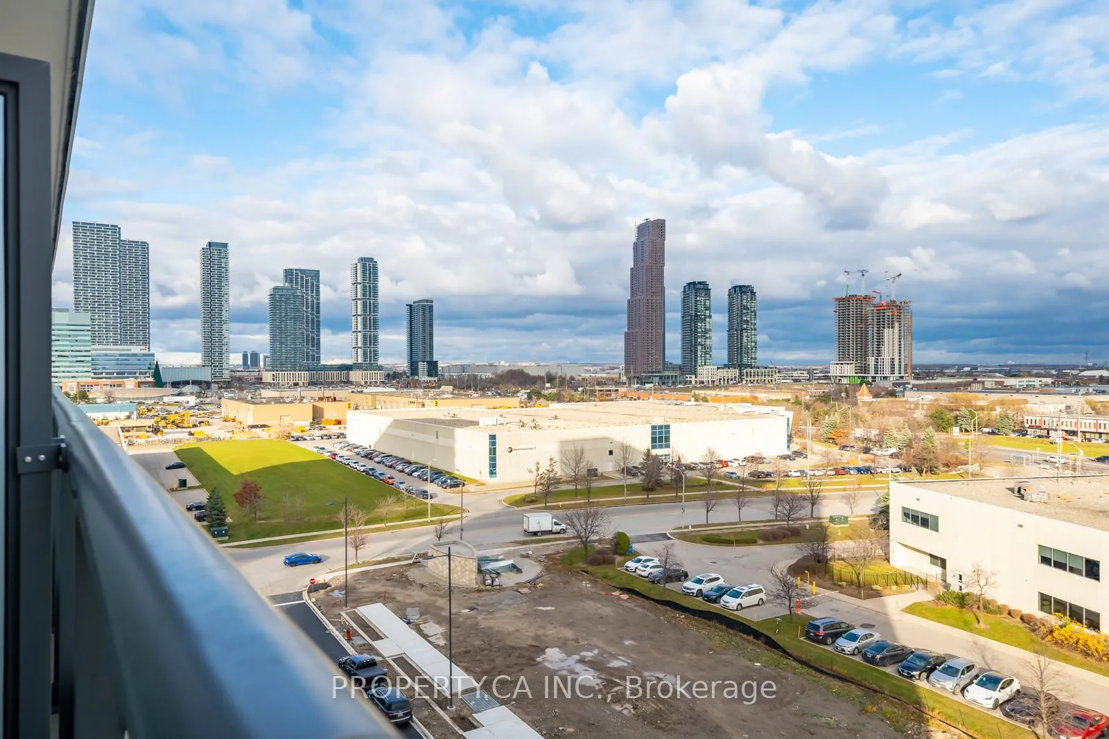 Photo 10 of Unit 818, 60 Honeycrisp Crescent E, Vaughan, Vaughan Corporate Centre — HOMEH