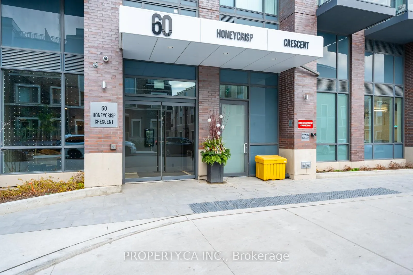 Photo 12 of Unit 818, 60 Honeycrisp Crescent E, Vaughan, Vaughan Corporate Centre — HOMEH