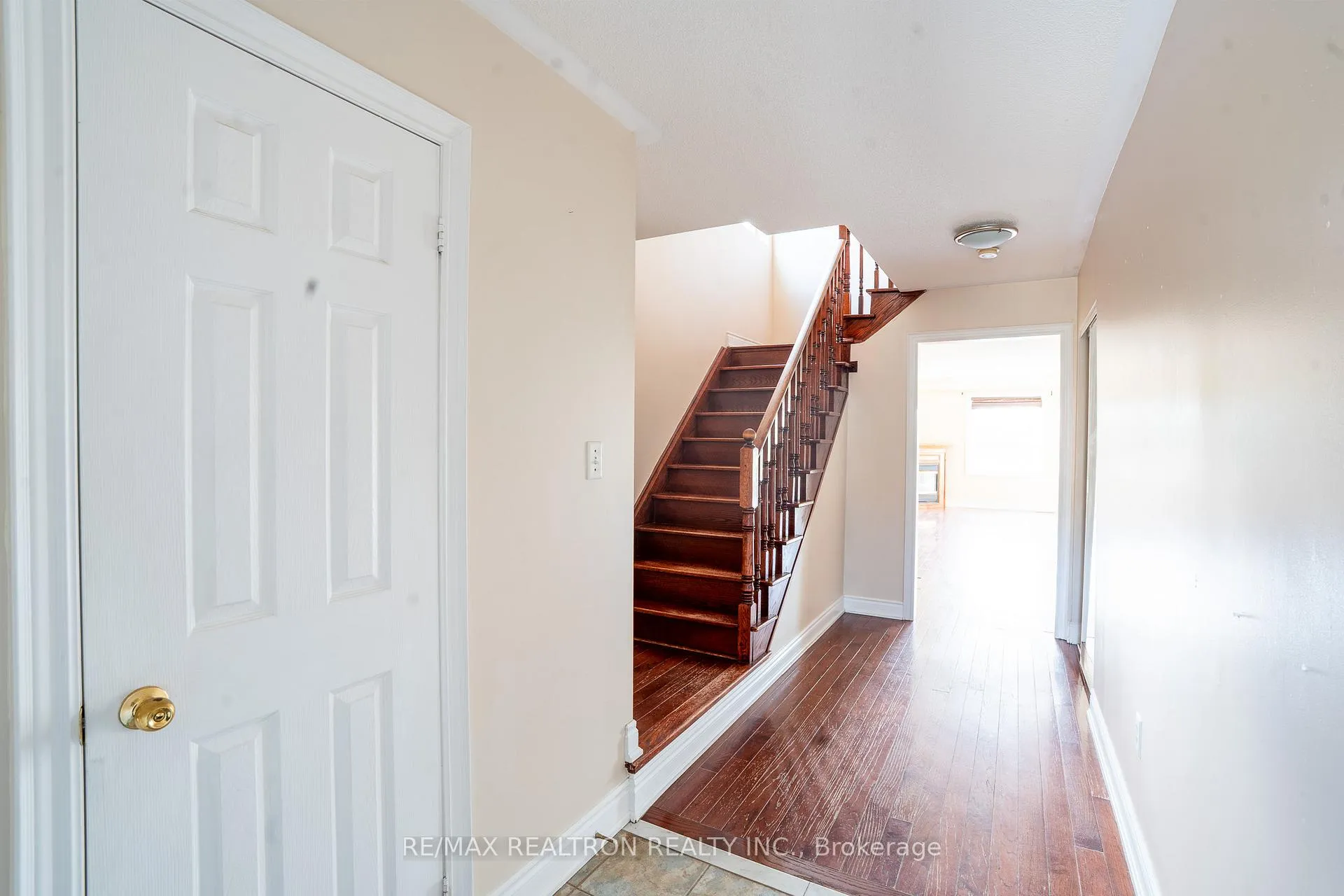 Photo 3 of Unit Main, 74 Kirkland Place, Whitby, Williamsburg — HOMEH