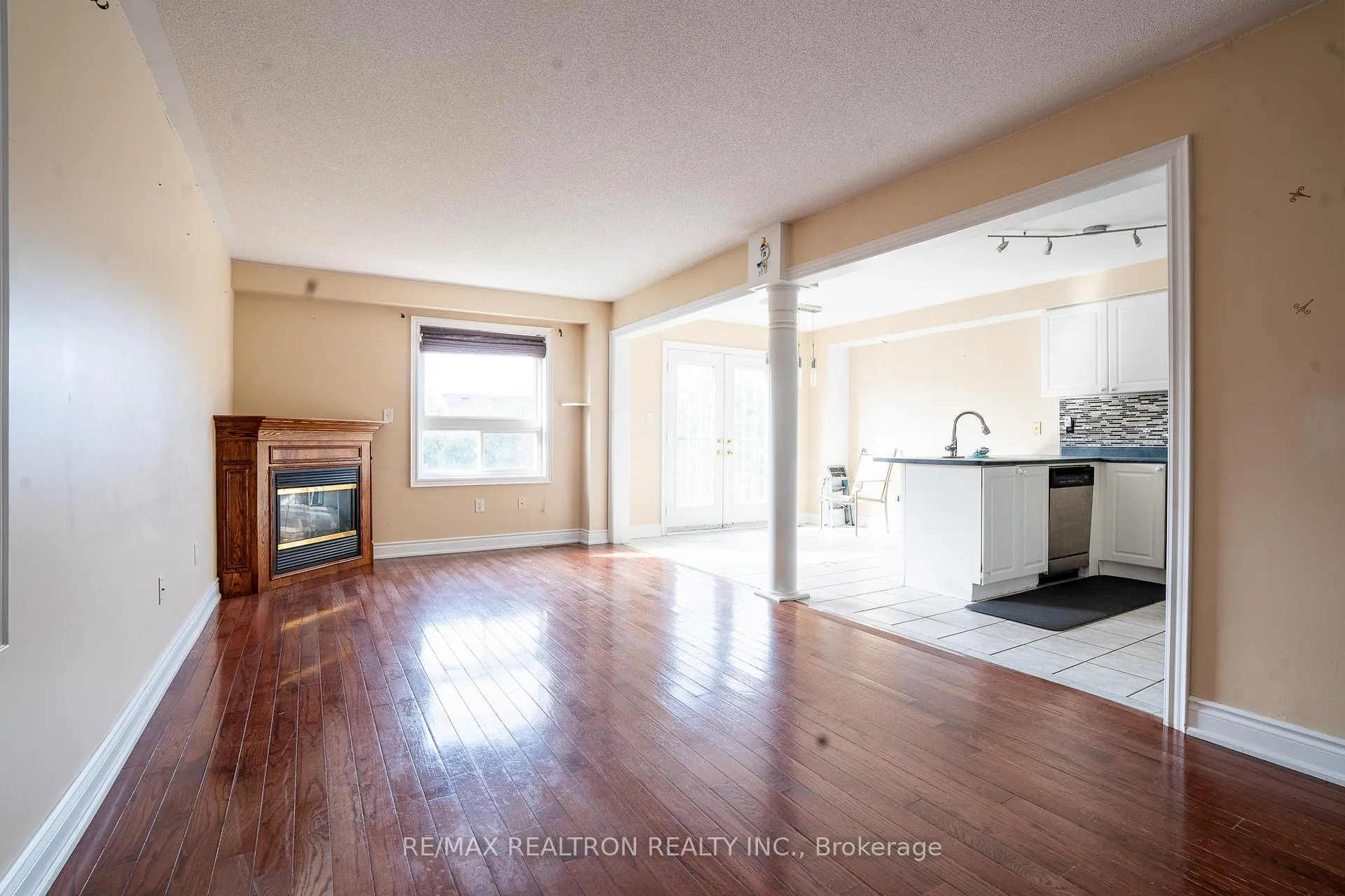 Photo 7 of Unit Main, 74 Kirkland Place, Whitby, Williamsburg — HOMEH