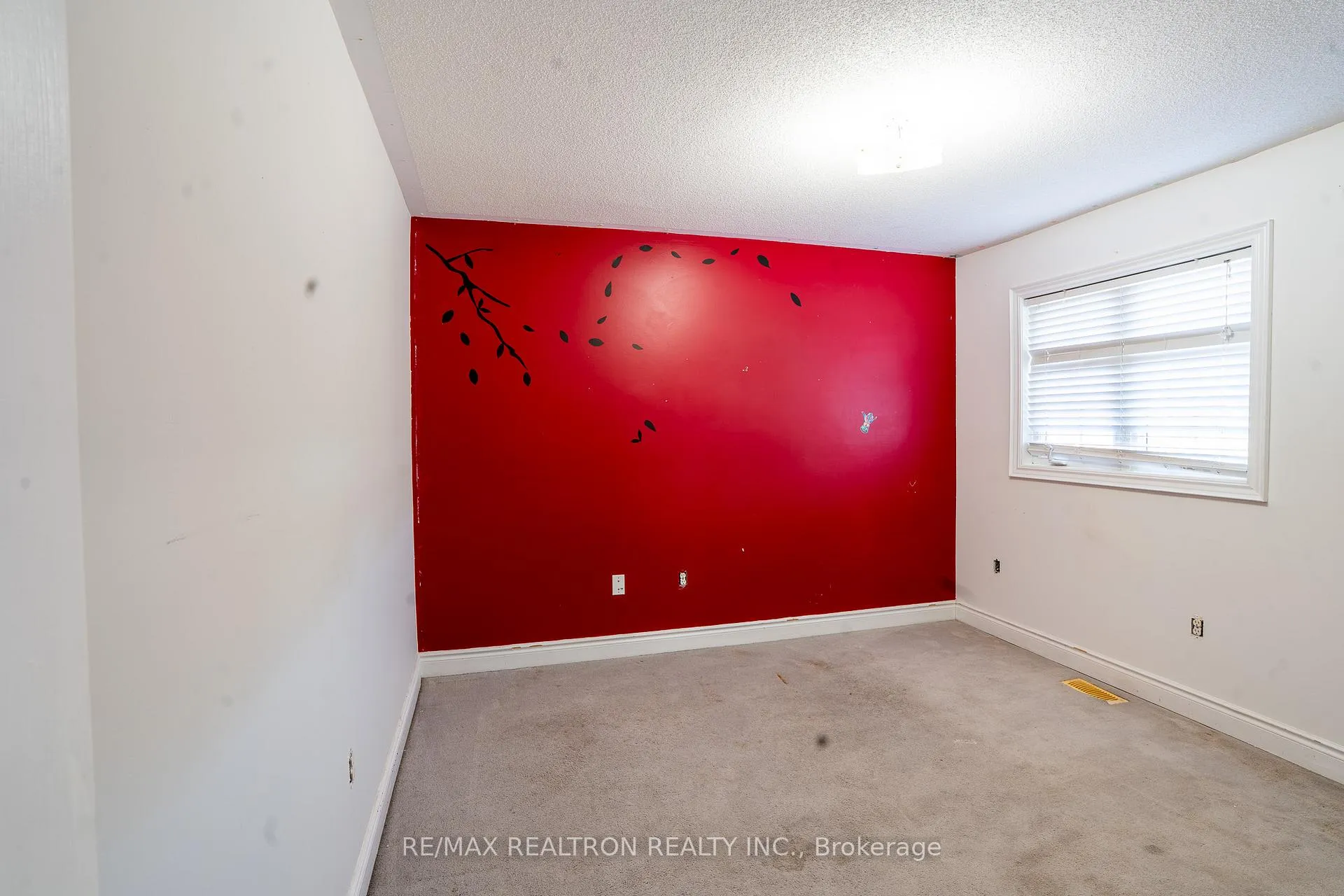 Photo 13 of Unit Main, 74 Kirkland Place, Whitby, Williamsburg — HOMEH