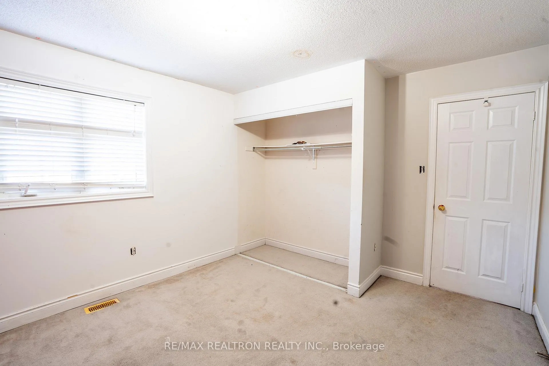 Photo 14 of Unit Main, 74 Kirkland Place, Whitby, Williamsburg — HOMEH