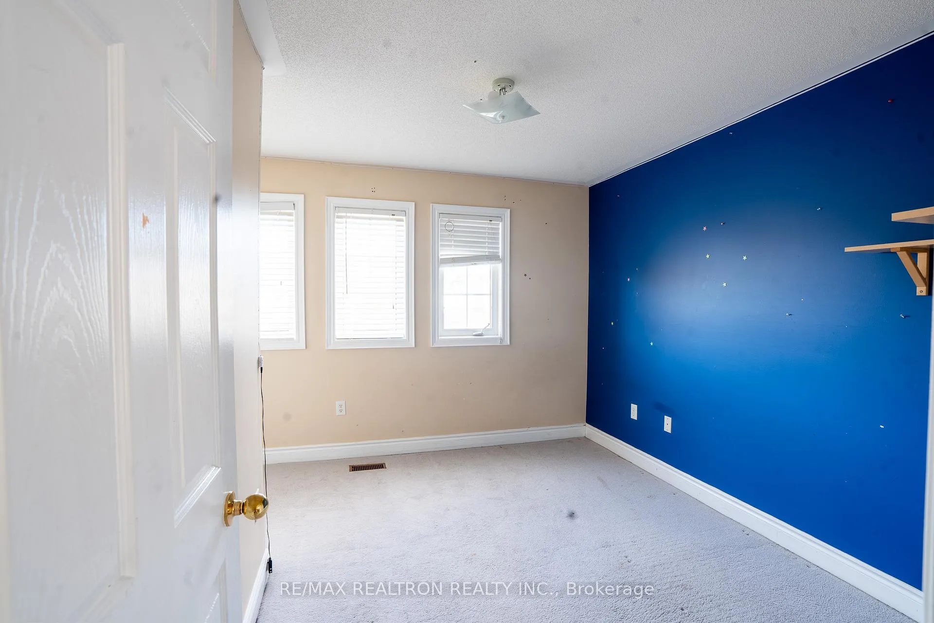 Photo 15 of Unit Main, 74 Kirkland Place, Whitby, Williamsburg — HOMEH