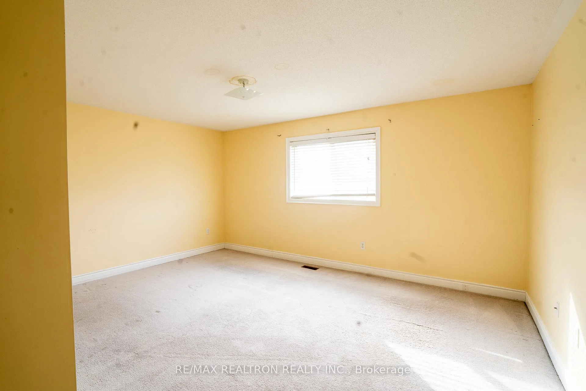 Photo 21 of Unit Main, 74 Kirkland Place, Whitby, Williamsburg — HOMEH