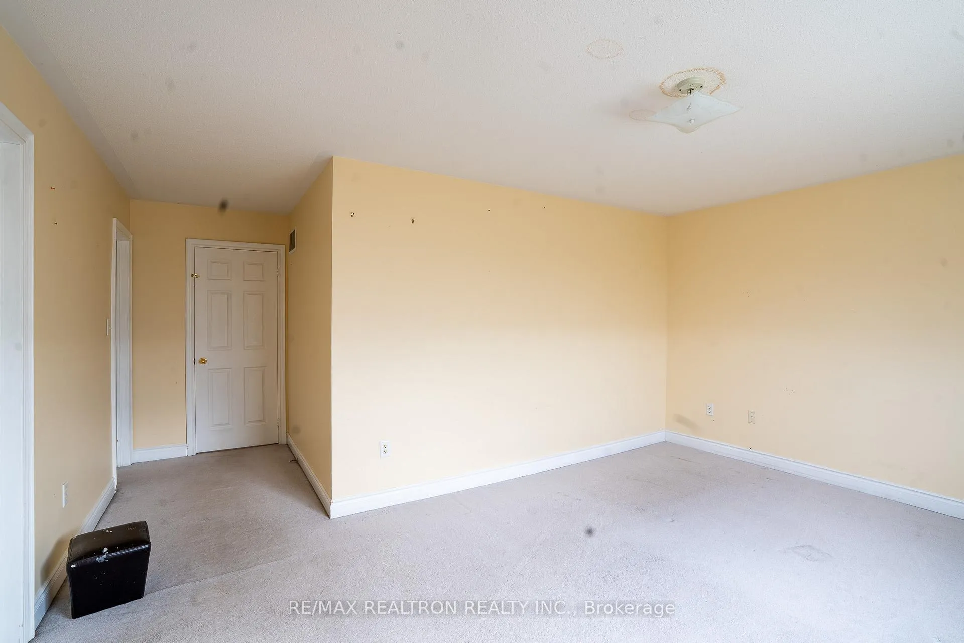 Photo 23 of Unit Main, 74 Kirkland Place, Whitby, Williamsburg — HOMEH