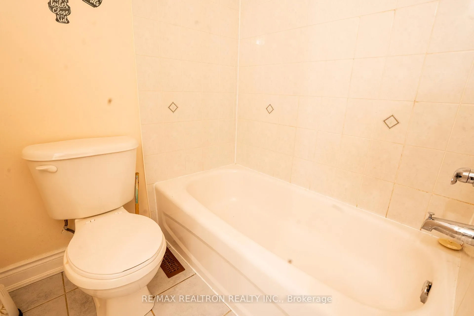 Photo 27 of Unit Main, 74 Kirkland Place, Whitby, Williamsburg — HOMEH
