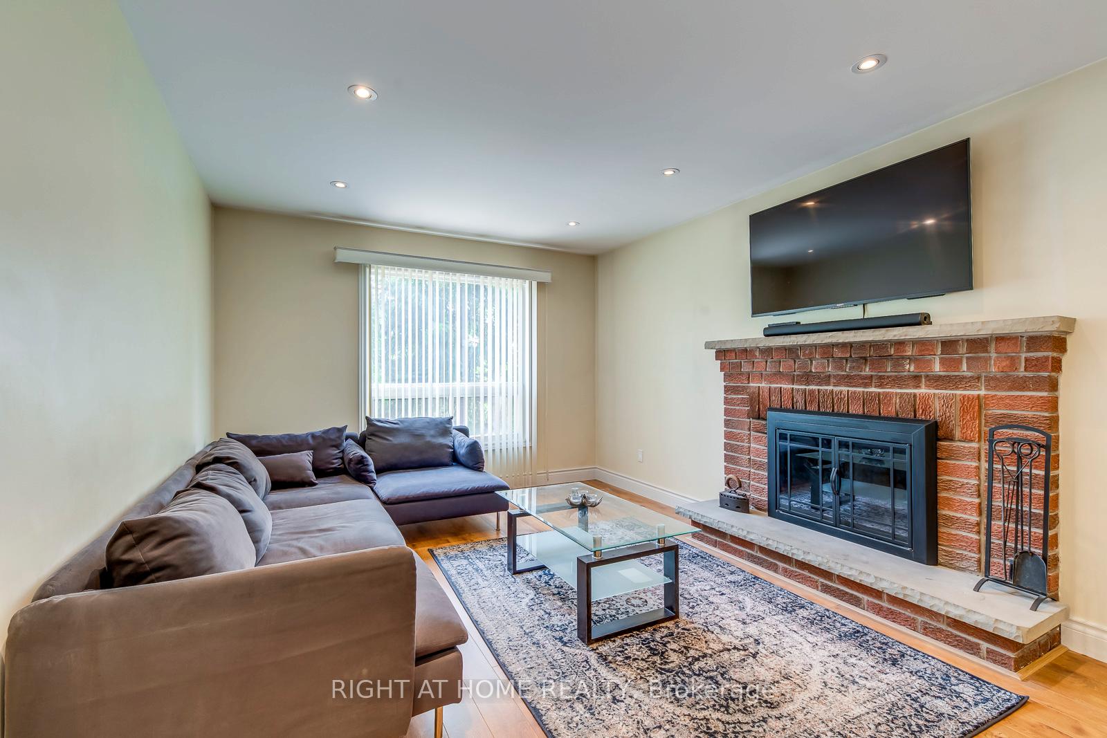 Photo 44 of 70 De Rose Avenue, Caledon, Bolton West — HOMEH