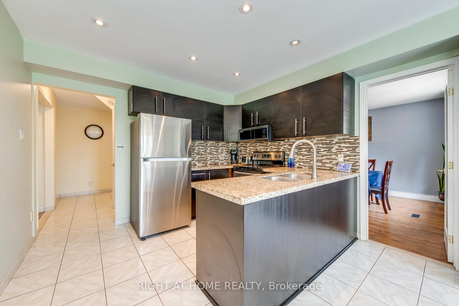 Photo 43 of 70 De Rose Avenue, Caledon, Bolton West — HOMEH