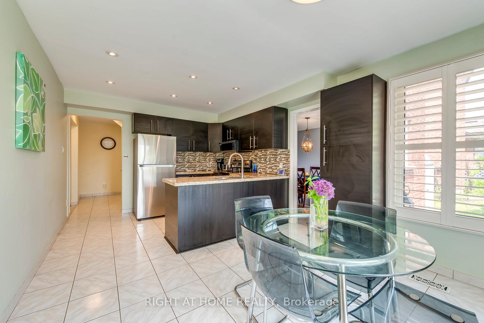 Photo 24 of 70 De Rose Avenue, Caledon, Bolton West — HOMEH