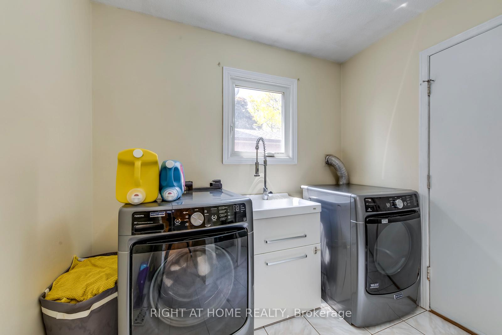 Photo 8 of 70 De Rose Avenue, Caledon, Bolton West — HOMEH
