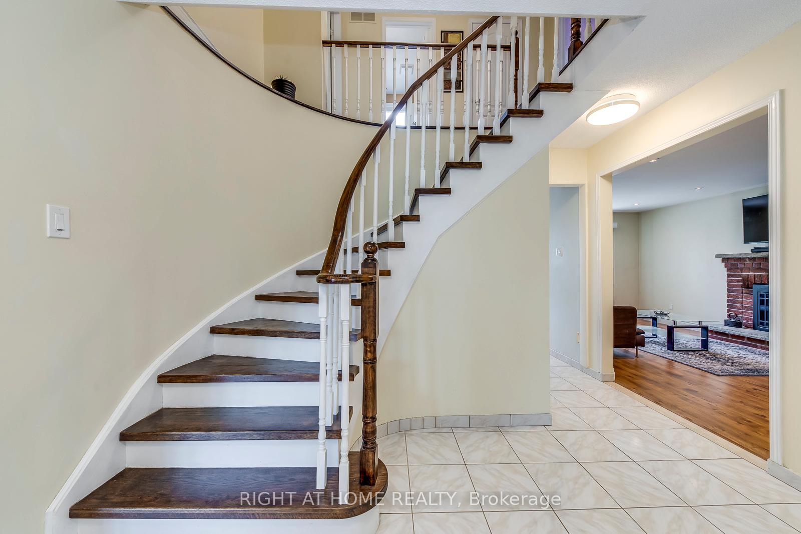 Photo 9 of 70 De Rose Avenue, Caledon, Bolton West — HOMEH