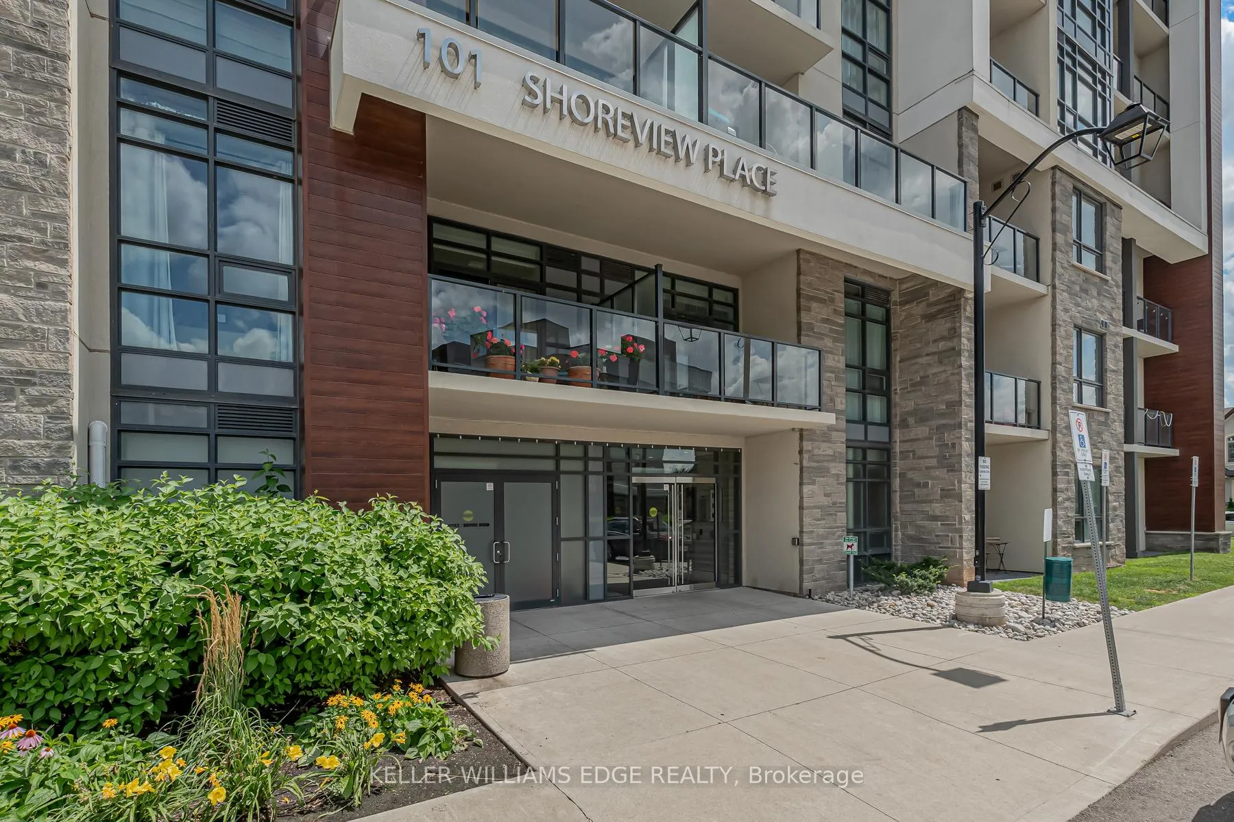 Photo 4 of Unit 240, 101 Shoreview Place, Hamilton, Stoney Creek — HOMEH