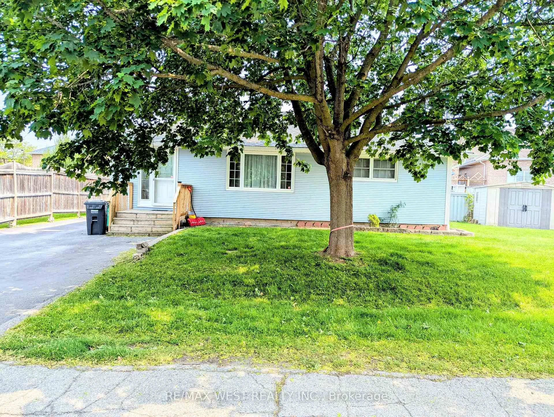 Photo 4 of 38 Shore Street, Caledon, Bolton West — HOMEH