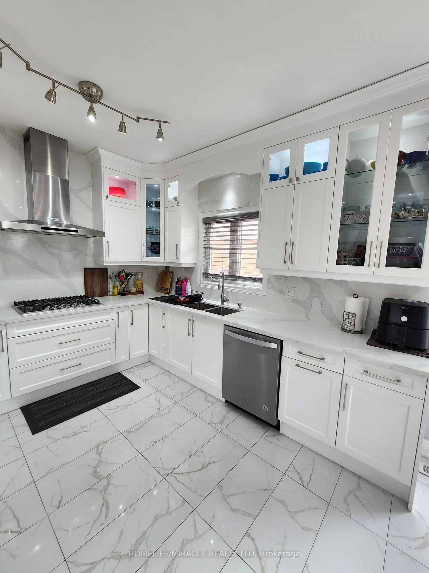 Photo 22 of 55 Attview Crescent, Brampton, Claireville Conservation — HOMEH