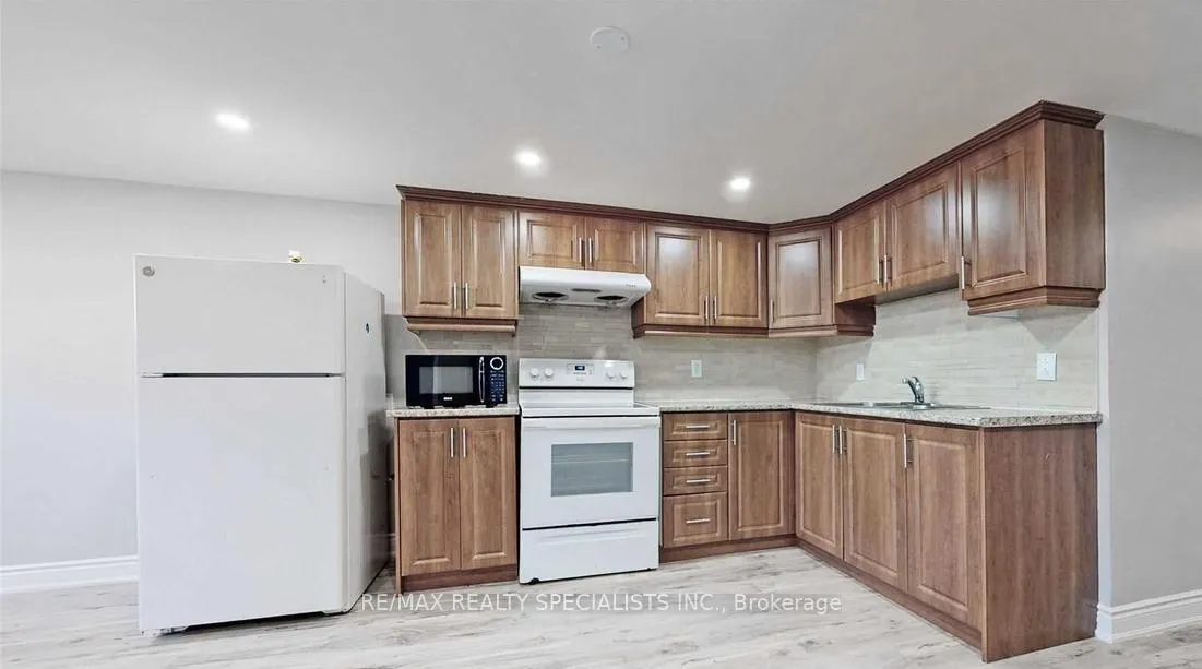 Photo 5 of Unit Bsmt, 6 Fidelia Crescent, Brampton, Southgate — HOMEH