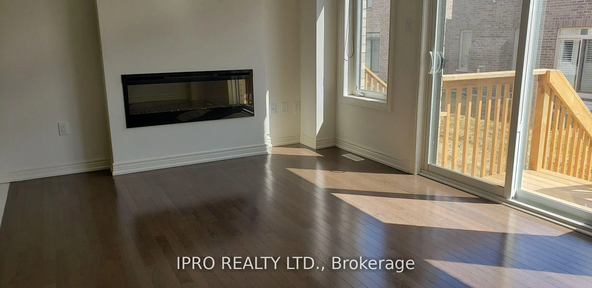Photo 4 of 52 Adventura Road, Brampton, Northwest Brampton — HOMEH