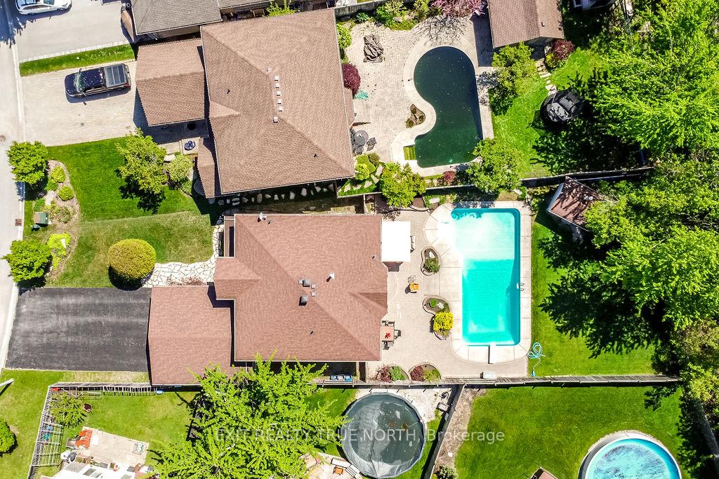 Photo 2 of 5 Newberry Court, Barrie, Painswick South — HOMEH