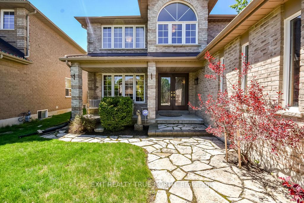 Photo 3 of 5 Newberry Court, Barrie, Painswick South — HOMEH